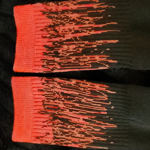 NWOT - ASH VS EVIL DEAD Black/Red Men's Crew Socks - Picture 4 of 7